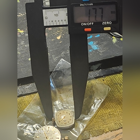 Vintage Omega Movements one works great the other one doesnt - Picture 4 of 12